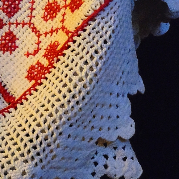 COPY - 🥀Vintage ❤Handcrafted Embroidered & Crocheted Throw, Coverlet❤ - Picture 4 of 7